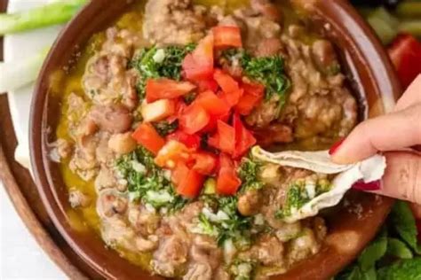  Ful Medames: Một món ăn đầy ắp protein và hương vị Bắc Phi được tìm thấy trong thành phố Luxor cổ kính!